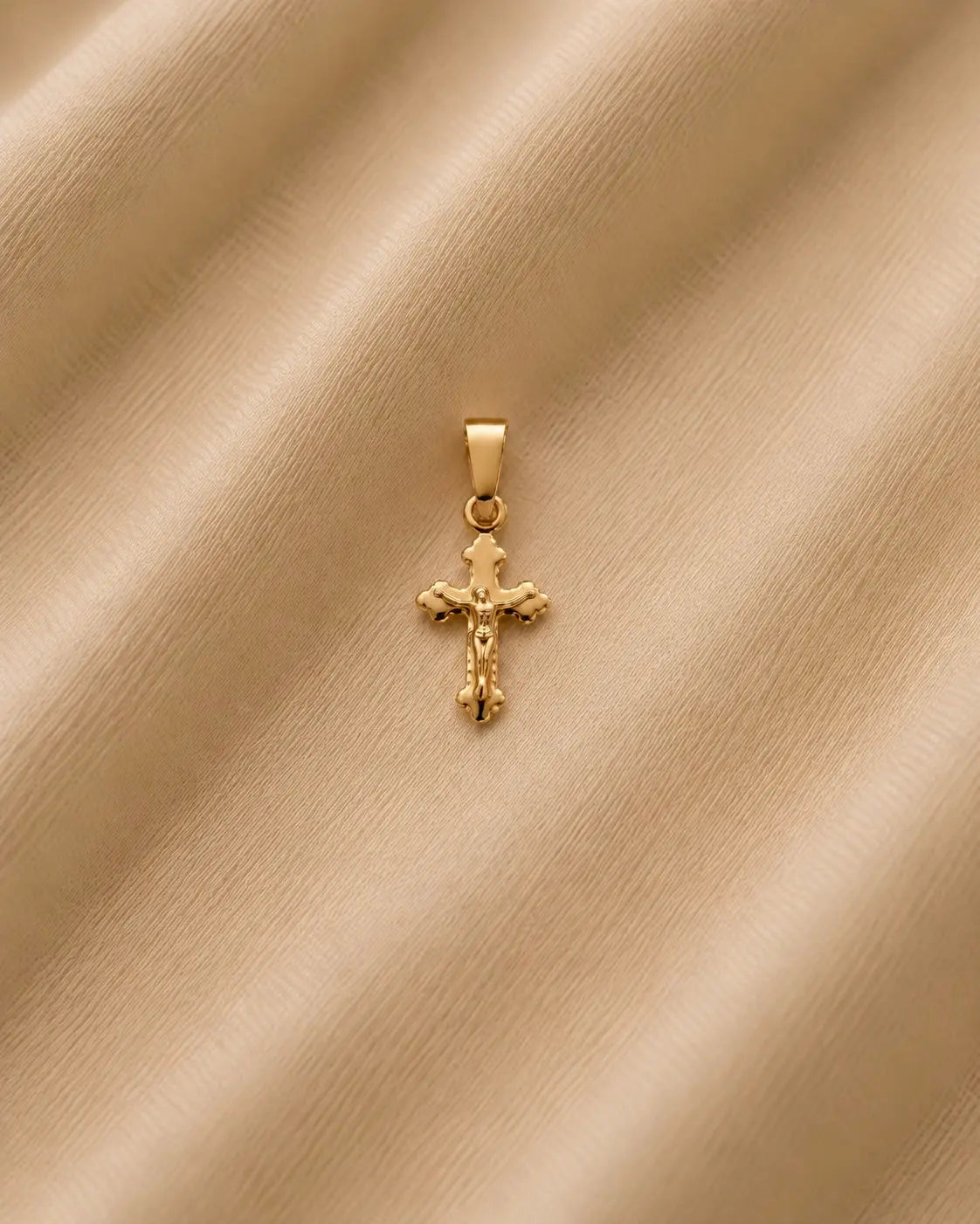 DIJE CRISTO MADERO SMALL 15MM 6561