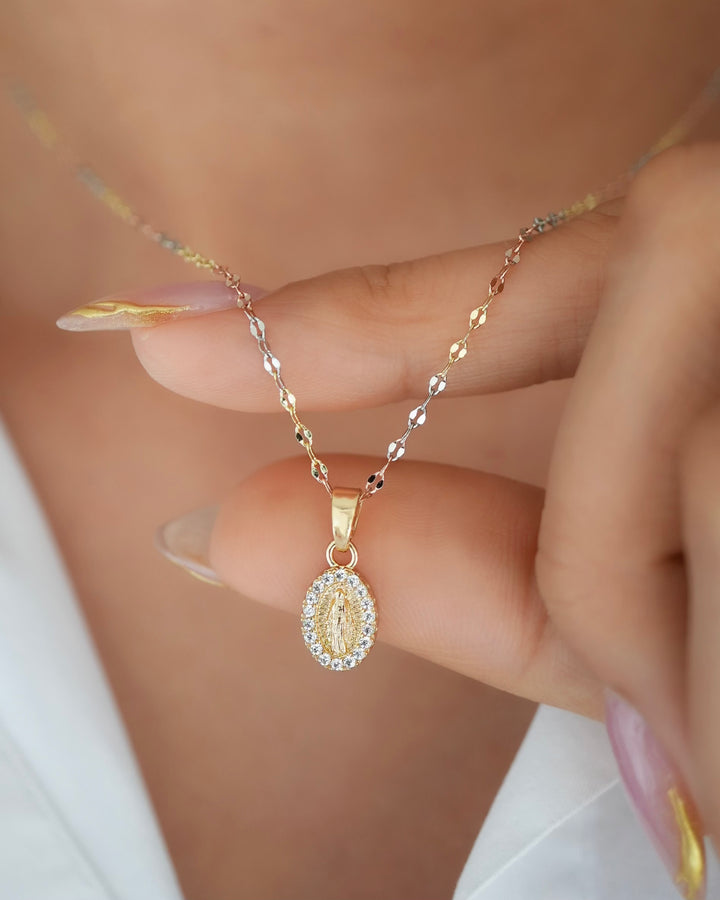 DIJE GUADALUPE SMALL BORDE CRISTAL 5667 OrolaminadoLuxus