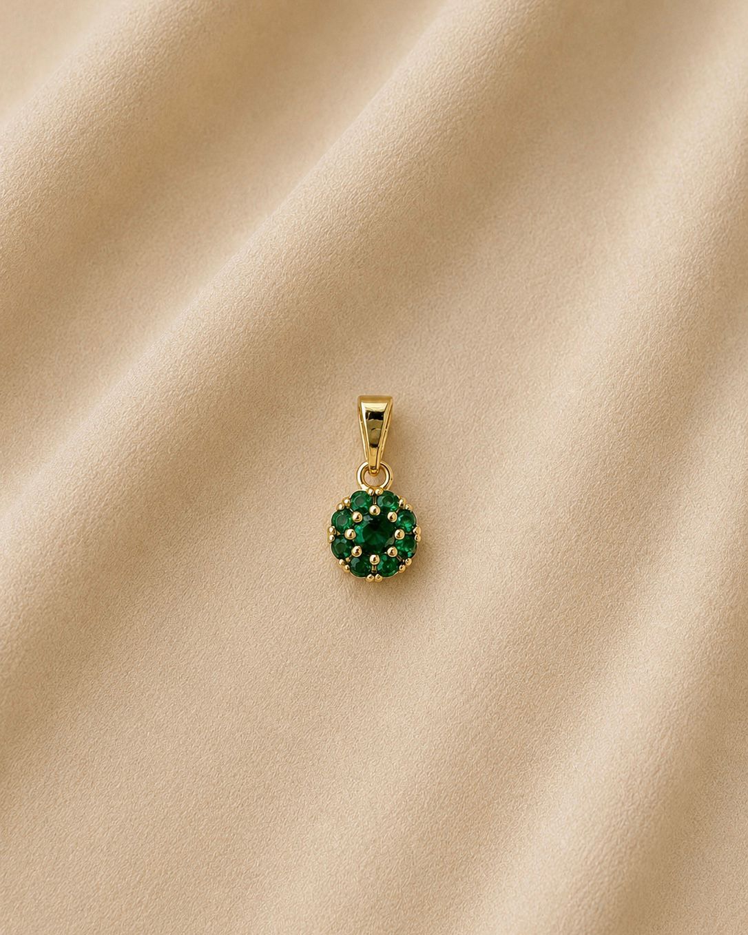 DIJE FLOR VERDE ESMERALDA 1.2CM 6209 Oro laminado Luxus