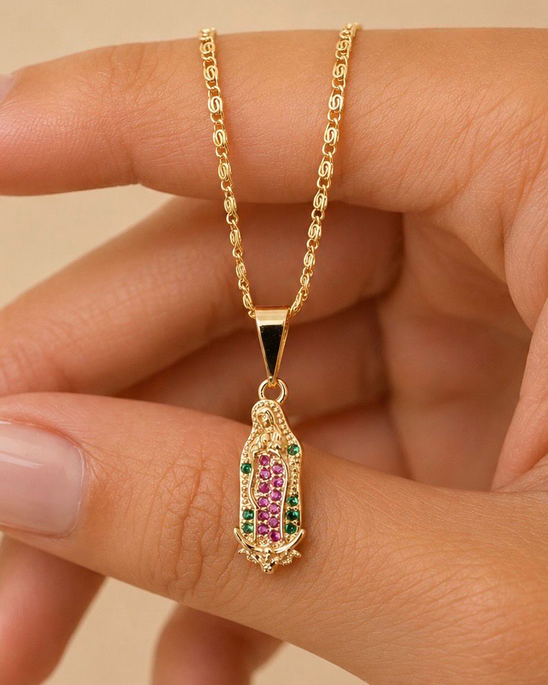 DIJE VIRGEN GUADALUPE TALLADA COLORES 6267 Oro laminado Luxus